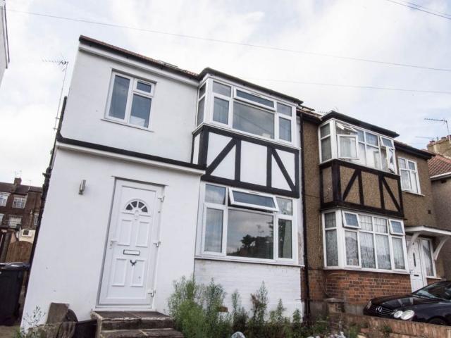 Studio for rent in Dudden Hill, Greater London