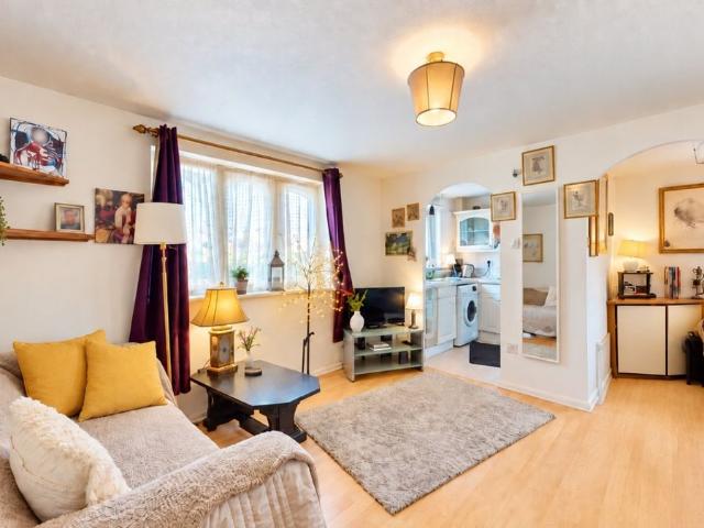 Studio for rent in London Borough of Ealing, Greater London