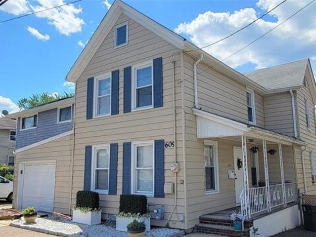 House for sale in Lyndhurst, New Jersey