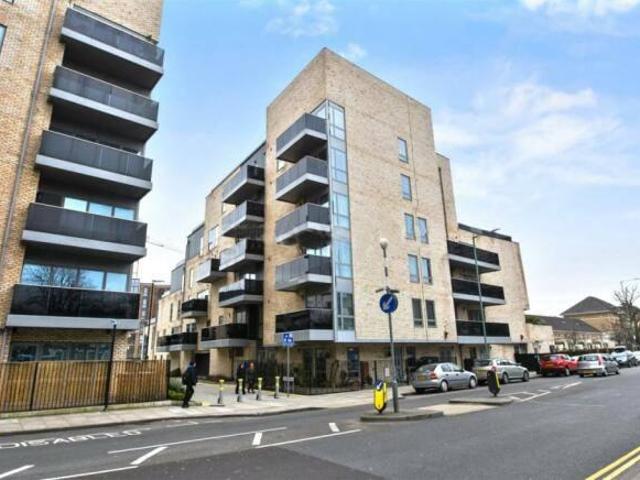 Apartment for rent in Queen's Park, Greater London