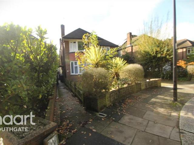 Apartment for rent in Cockfosters, Greater London