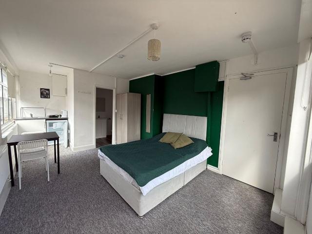 Studio for rent in Northwood, Greater London