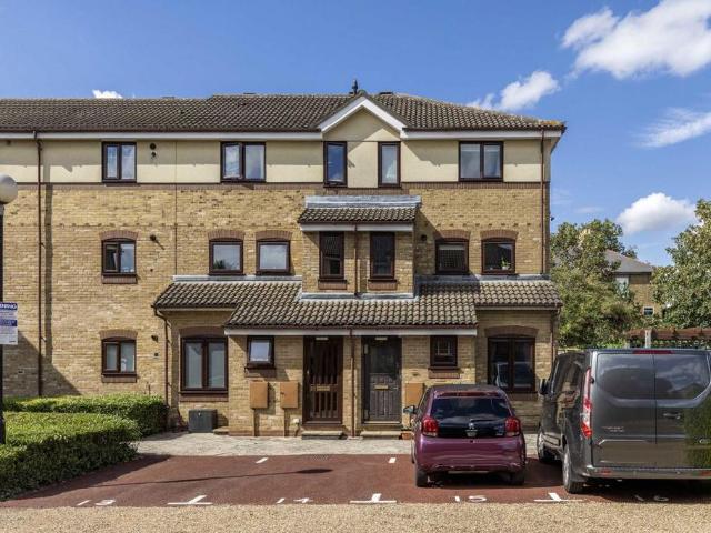 House for rent in London Borough of Hounslow, Strand