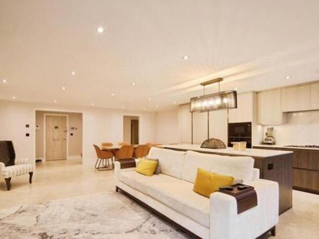 House for sale in Greater London