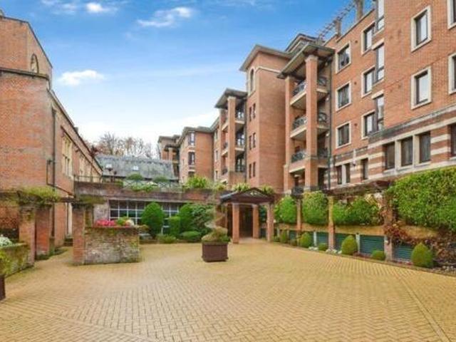 House for sale in Greater London