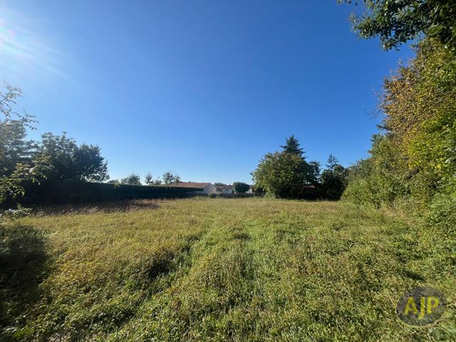 Terrain vente à Fontenay-le-Comte, Chasnais