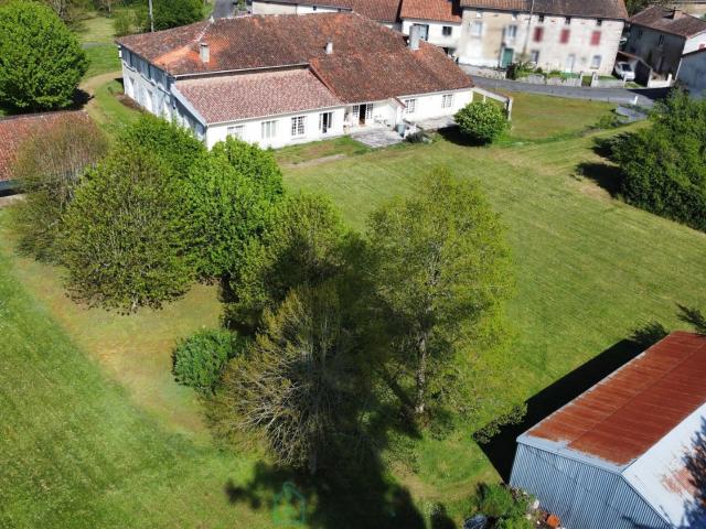 Maison vente à Confolens, Chassenon