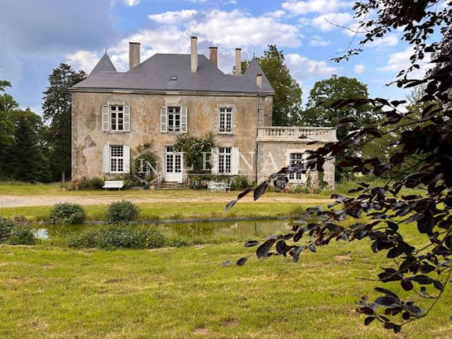 Château vente à Fontenay-le-Comte, Pouzauges