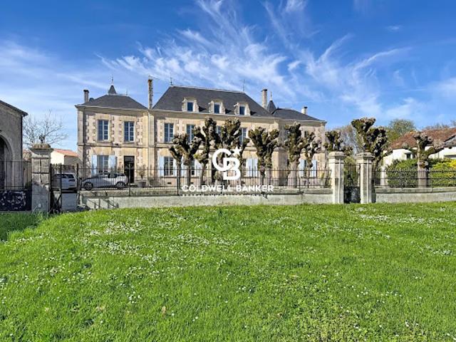 Château vente à Saint-Jean-d'Angély, Aumagne