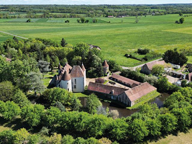 Château vente à Saint-Amand-Montrond, Châteaumeillant