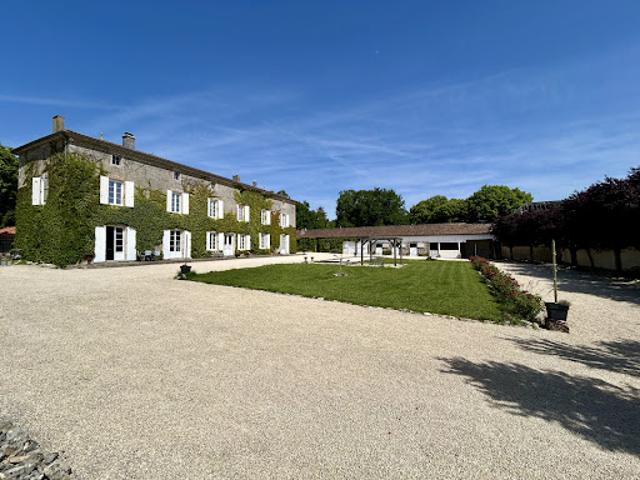 Château vente à Confolens, Aigre