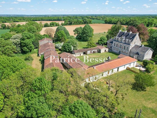 Château vente à Saintes, Ecurat
