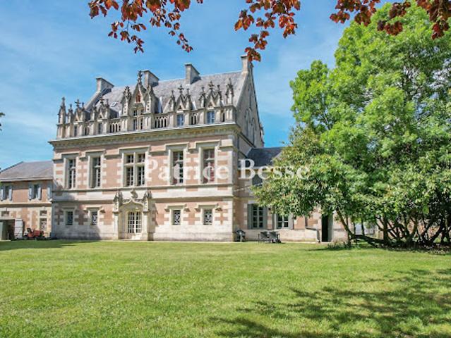 Château vente à Saintes, Ecurat