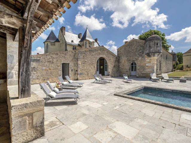 Château vente à Saintes