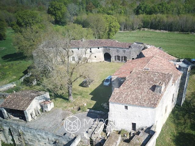 Château vente à Saintes