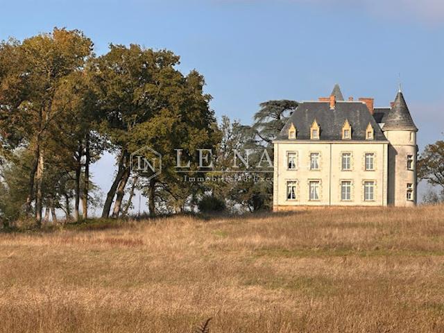 Château vente à Fontenay-le-Comte, Sainte-hermine