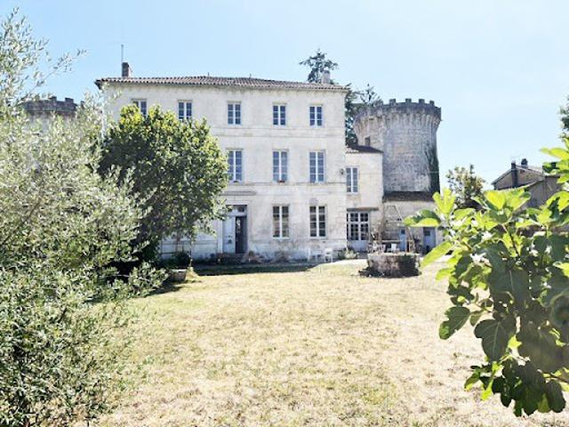 Château vente à Angoulême, Aignes-et-puypéroux
