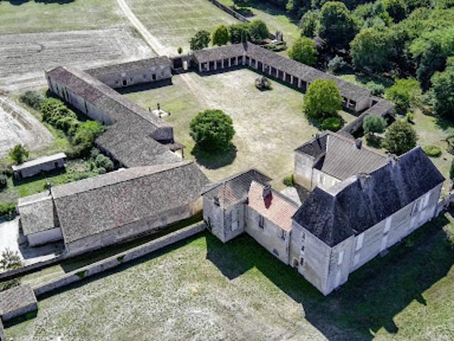 Château vente à Angoulême, Aignes-et-puypéroux
