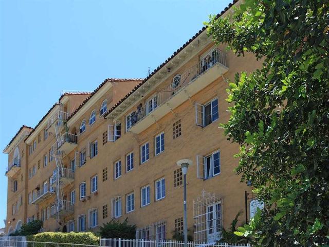 Apartment for rent in Canoga Park, California