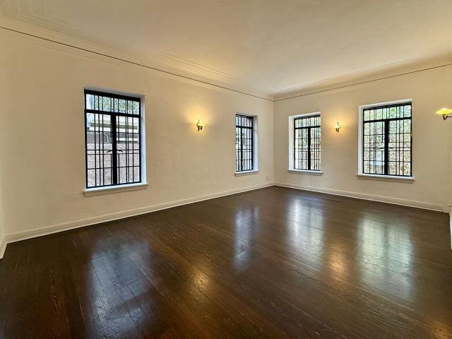 Apartment for rent in Canoga Park, California