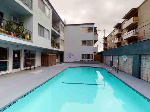 Apartment for rent in Canoga Park, California