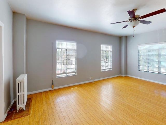 Apartment for rent in Canoga Park, California