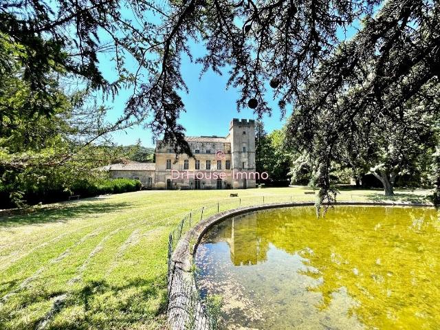 Château vente à Nîmes, Vers-pont-du-gard