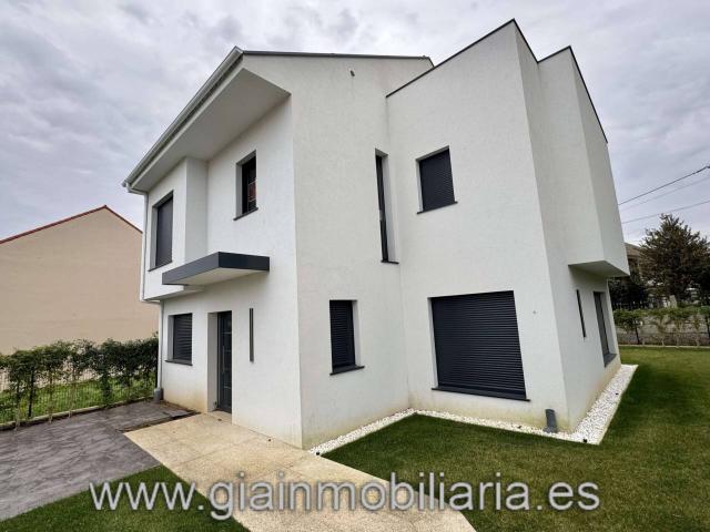 Casa en venta en Viso de Calvos, Vigo