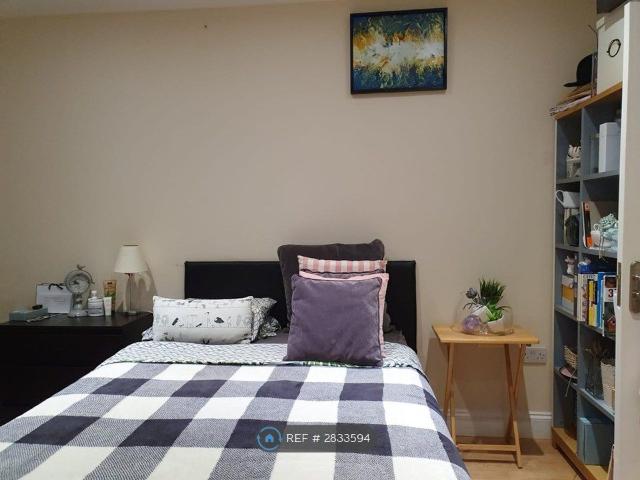 Studio for rent in London Borough of Hounslow, Isle Of Man