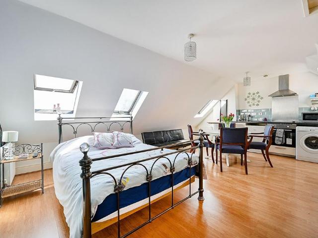 House for rent in London Borough of Ealing, Greater London