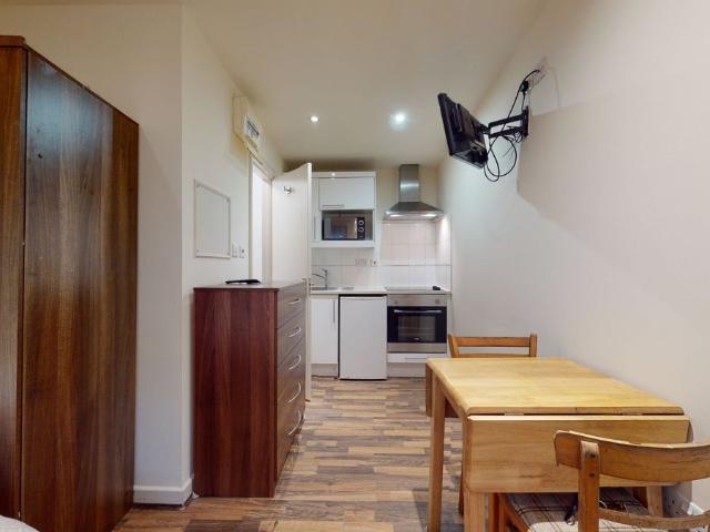 Studio for rent in Mapesbury, Greater London
