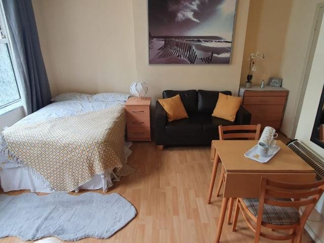 Studio for rent in Mapesbury, Greater London