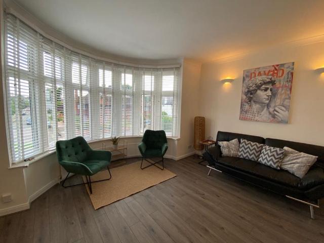 Apartment for rent in Mapesbury, Greater London