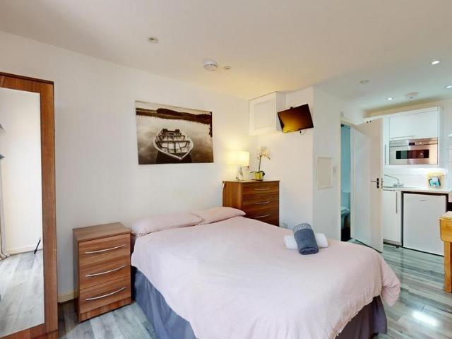 Apartment for rent in Mapesbury, Greater London