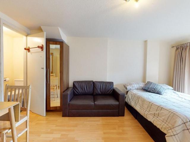 Apartment for rent in Mapesbury, Greater London