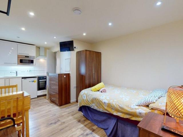 Apartment for rent in Mapesbury, Greater London