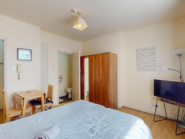 Apartment for rent in Mapesbury, Greater London