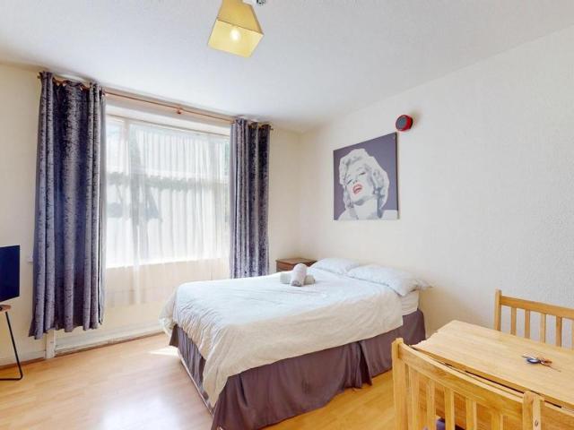 Apartment for rent in Mapesbury, Greater London