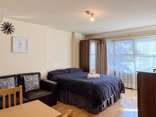 Apartment for rent in Mapesbury, Greater London