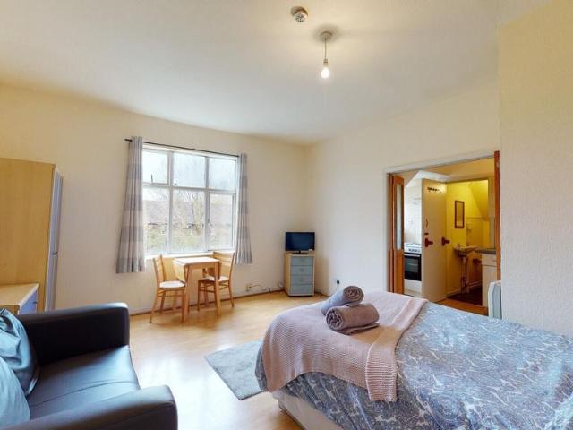 House for rent in Mapesbury, Greater London