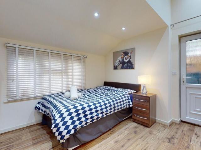Apartment for rent in Mapesbury, Greater London