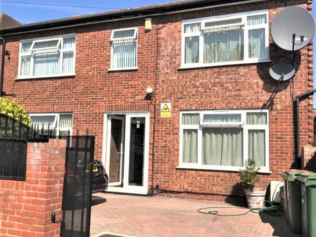 Apartment for rent in Worcester Park, Greater London