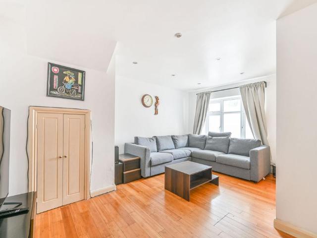 House for rent in Mapesbury, Greater London