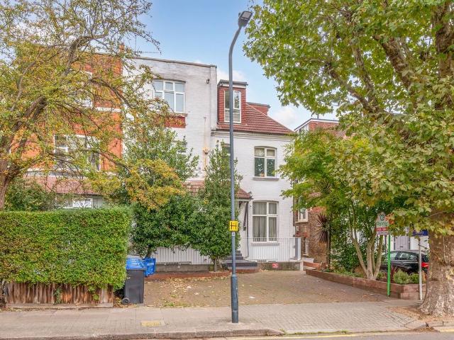 Apartment for rent in Mapesbury, Greater London