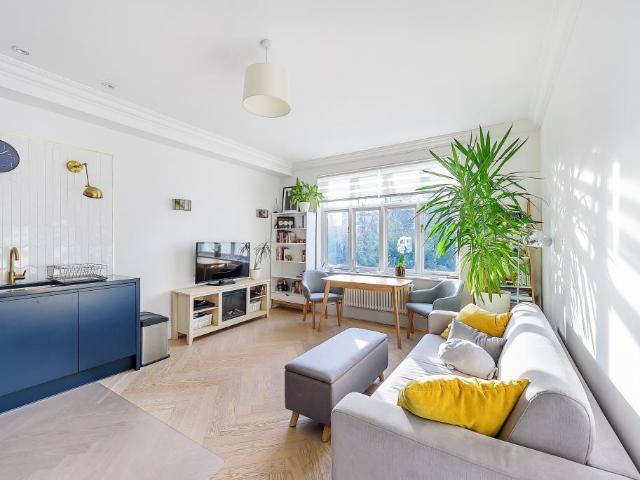Apartment for rent in Mapesbury, Greater London