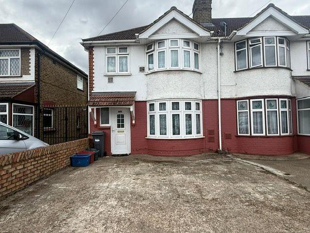House for rent in Beavers, Greater London