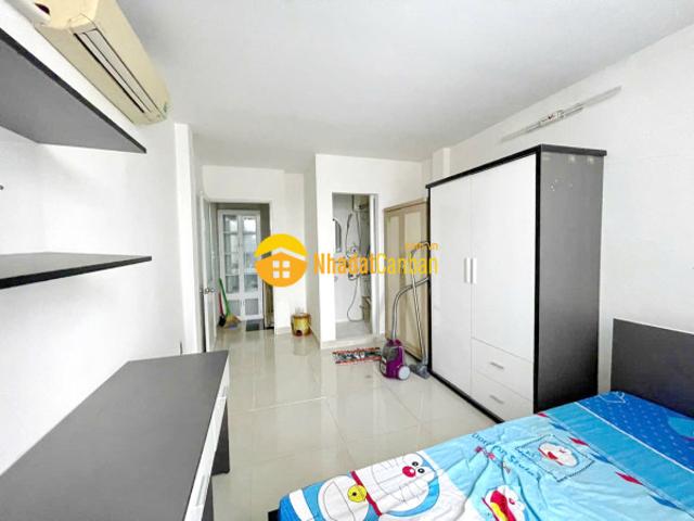 Nhà mặt phố bán