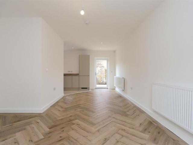 Townhouse for rent in The Haulgh, Lee Bank