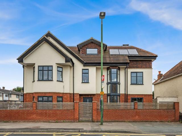 Apartment for rent in Worcester Park, Greater London