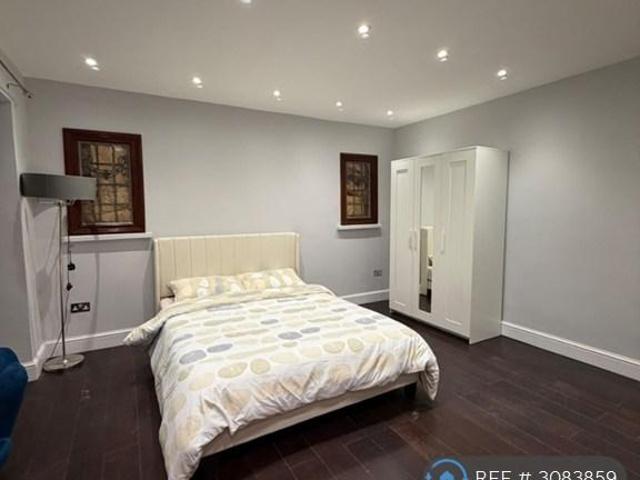 Apartment for rent in London Borough of Sutton, Greater London